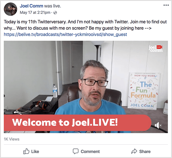 Joel Comm vises i en live video fra hans kontor. Væggene er nøgne og hvide, og en plakat, der viser omslaget til The Fun Formula læner sig mod en mur i baggrunden. Joel bærer en blå t-shirt og briller. En billedtekst på en lavere tredjedel siger Velkommen til Joel. DIREKTE!