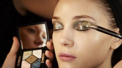 Hvordan laver man en metallisk makeup?