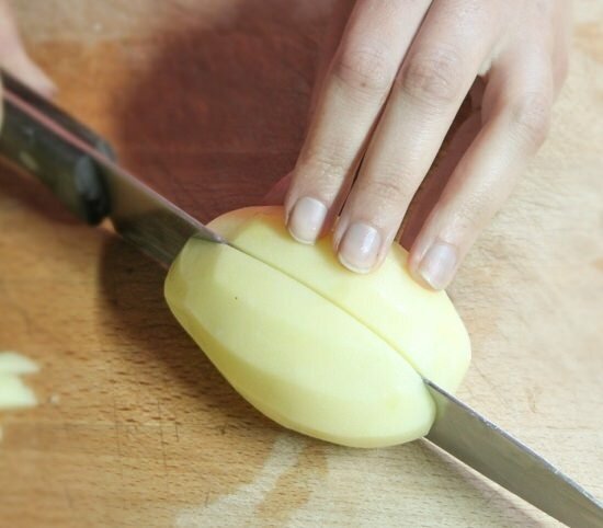 Hvordan skærer man en æbleskive?