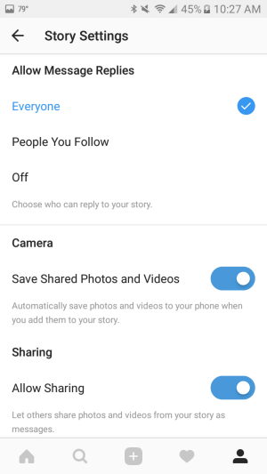 Brug indstillinger til automatisk at gemme fotos og videoer, du føjer til din historie, på din smartphone