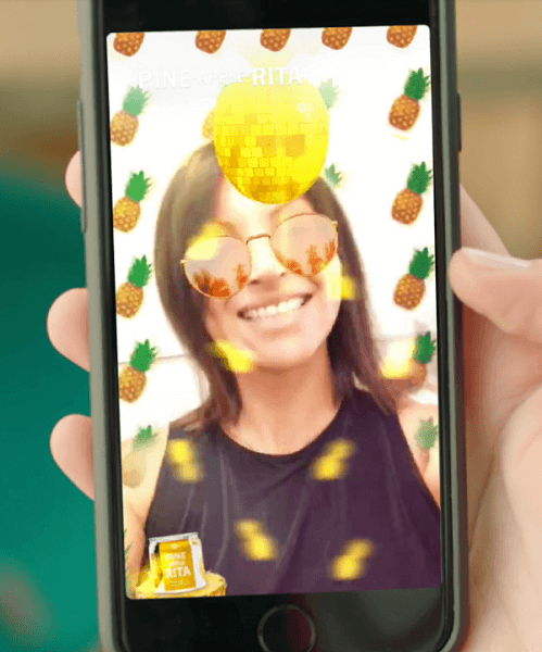 Annoncører kan nu køre og administrere deres egne AR-reklamekampagner sammen med Snap Ads, Story Ads og Filtre direkte fra Snapchats selvbetjeningsværktøj.