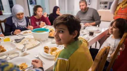 Uundværlig skik af sahur og iftarer afholdt med familier i Ramadan