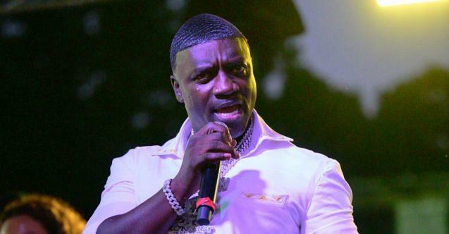 Den amerikanske sangerinde Akon fik foretaget hårtransplantation i Tyrkiet