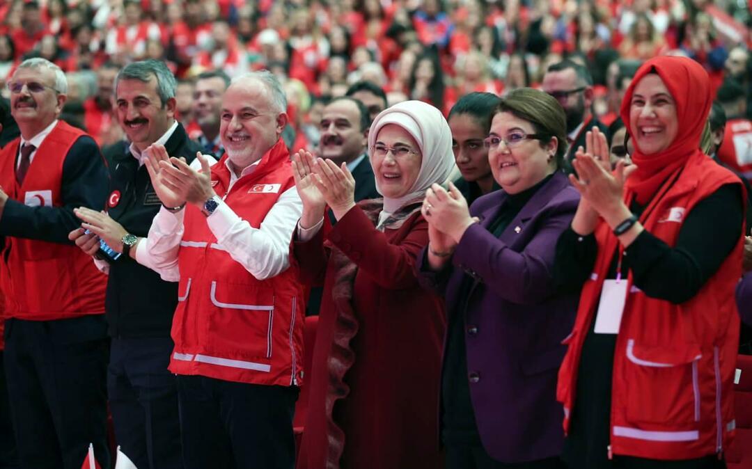 Emine Erdoğan talte ved Red Vest International Volunteering Award Ceremoni