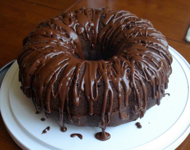 Den nemmeste opskrift på chokoladekage! Hvordan laver man en chokoladekage? Chokoladekage med mindre topping