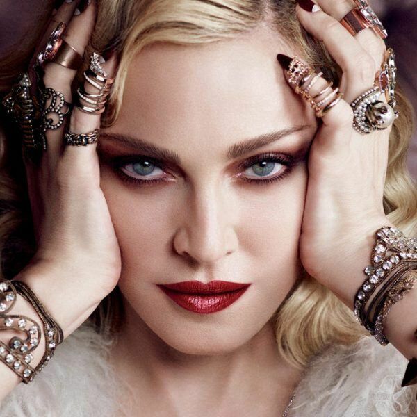 Madonna sagsøger Hollander-fan