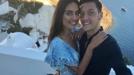 Mesut Özil og Amine Gülşe er forlovede