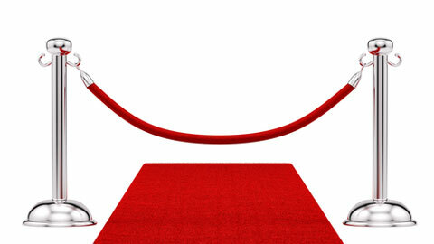 shutterstock 103168676 billede af rødt tæppe og fløjlstov