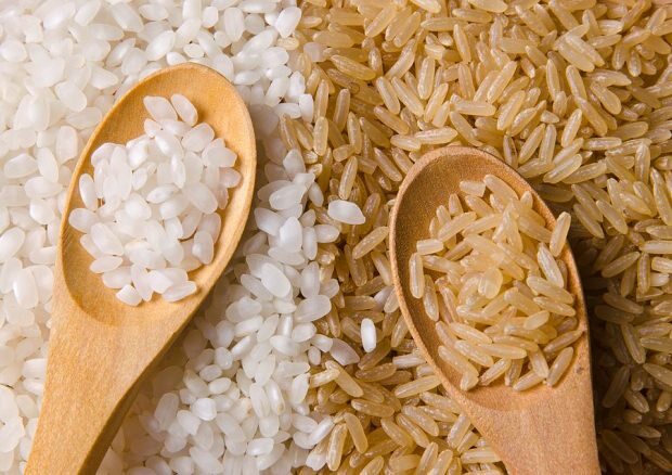 brun ris med hvid ris