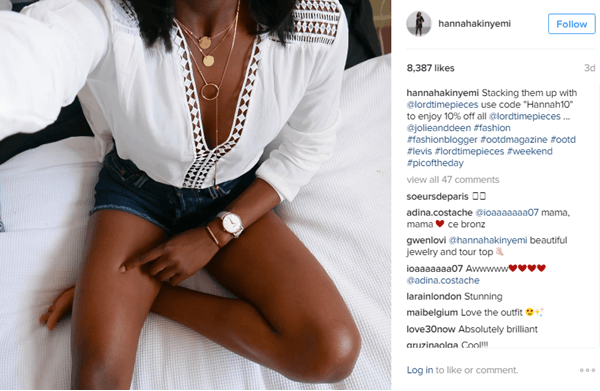 Model Hannah Akinyemi har et ur fra Lord Timepieces sammen med en rabatkode på Instagram.