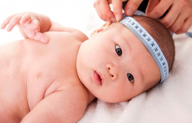 Sådan måles babyens hovedomkrets