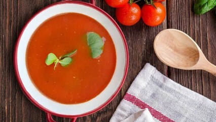 Hvordan laver man ristet tomatsuppe?