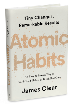 bogomslag til Atomic Habits af James Clear