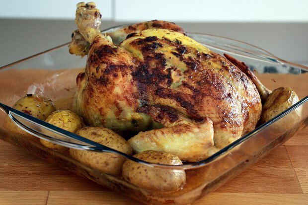 Hvordan laver man kylling, hvad er trickene? Hele kyllingopskrift i lækker ovn