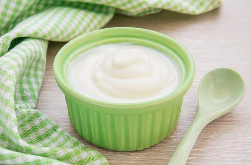 Hvornår gives yoghurt til babyer? Hvordan man giver yoghurt til en 6 måneder gammel baby?
